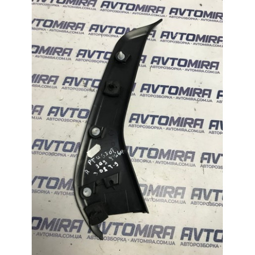 Накладка двери задней правой Peugeot 308 SW 2013-2021 9801931477
